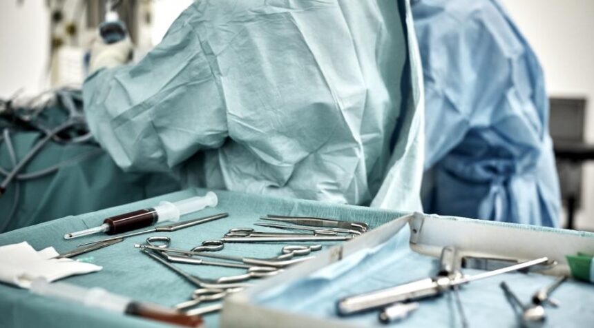 verdict final in cazul unui recidivist care a furat portofelul unui cunoscut medic si i a folosit cardurile in timp ce acesta se afla in sala de operatii 6801738cddeaf