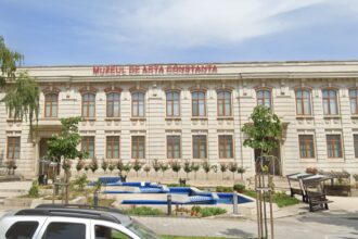 vernisaj la muzeul de arta constanta eu si imprejurarile mele o reflectie asupra identitatii si spatiului 680a275595057