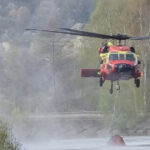 video a treia zi in care elicopterul black hawk intervine ca sa stinga incendiul de padure din arges din ce cauza a luat foc vegetatia 6804dcad0c94b