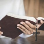 video am acceptat chemarea asta misionarii faptelor bune povestea oamenilor care strabat mii de kilometri pentru a schimba destine 6809d52bde4bc