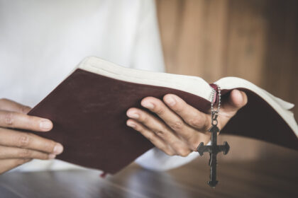 video am acceptat chemarea asta misionarii faptelor bune povestea oamenilor care strabat mii de kilometri pentru a schimba destine 6809d52bde4bc