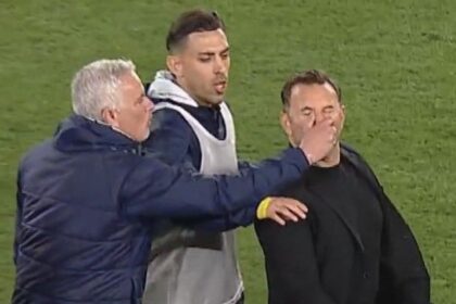 video antrenorul lui galatasaray a reactionat dupa ce jose mourinho l a ciupit de nas a intervenit din spate cand eu plecam 67ee37301c903