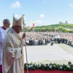 video cine sunt cei sapte episcopi greco catolici beatificati de papa francisc in romania 100 000 de oameni au asistat la ceremonie 6806237a8e274