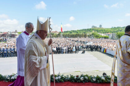 video cine sunt cei sapte episcopi greco catolici beatificati de papa francisc in romania 100 000 de oameni au asistat la ceremonie 6806237a8e274