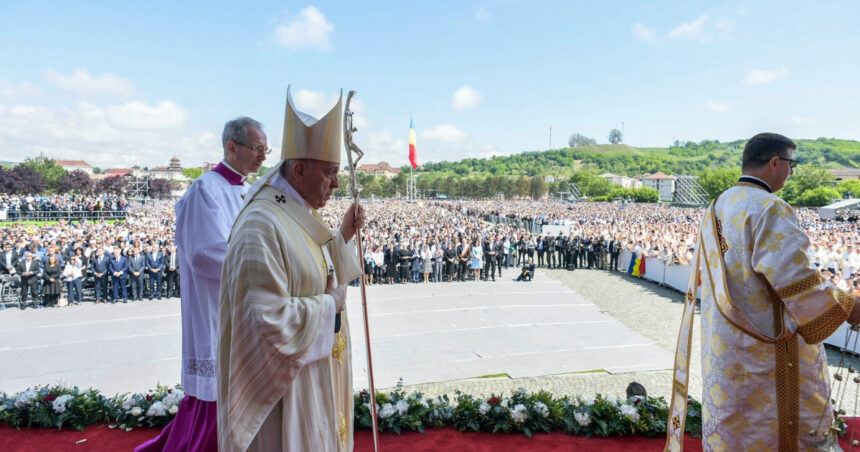 video cine sunt cei sapte episcopi greco catolici beatificati de papa francisc in romania 100 000 de oameni au asistat la ceremonie 6806237a8e274