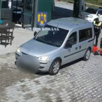 video doi politisti au salvat viata unui barbat caruia i s a facut rau in parcarea unei benzinarii 680fb20b761bf