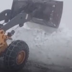 video drumarii au inceput deszapezirea pe transalpina zapada masoara doi metri in unele zone 67ff39751b280