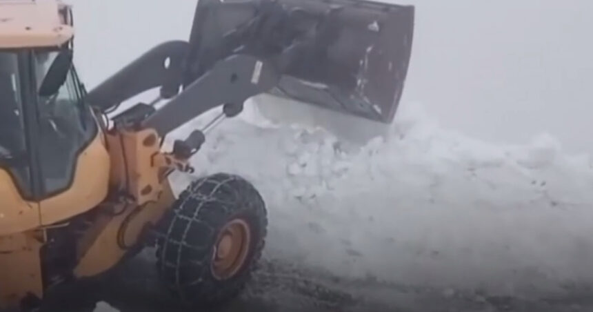 video drumarii au inceput deszapezirea pe transalpina zapada masoara doi metri in unele zone 67ff39751b280