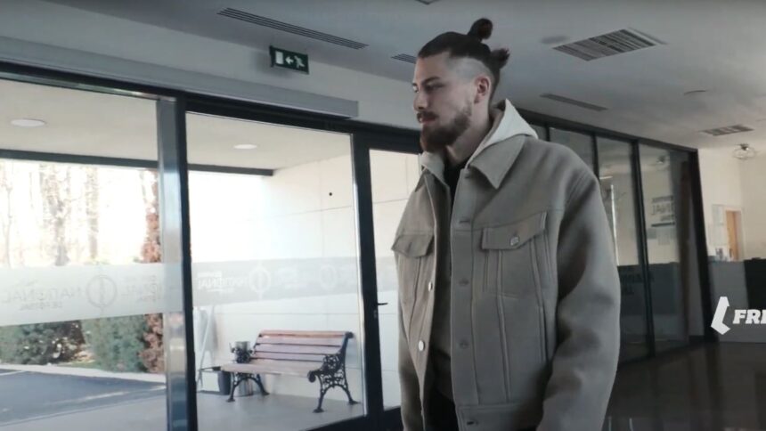 video exclusiv cum se simte radu dragusin la doua luni si jumatate dupa operatia la ligamente mama fotbalistului dezvaluie e foarte greu 6811136c63686