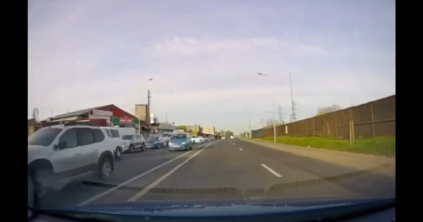 video imaginile unei tragedii evitate la limita o soferita a facut o manevra periculoasa pe o sosea aglomerata din galati 68027caa8cb77