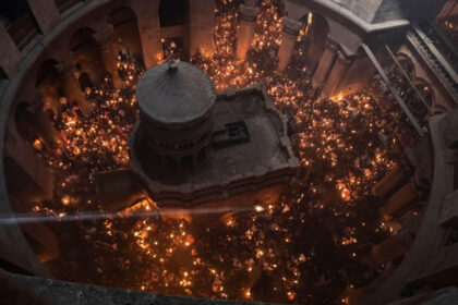 video lumina sfanta a fost aprinsa la biserica sfantului mormant din ierusalim cand va ajunge in romania 6803bbff5e356