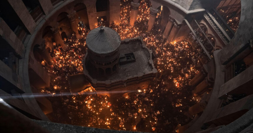 video lumina sfanta a fost aprinsa la biserica sfantului mormant din ierusalim cand va ajunge in romania 6803bbff5e356