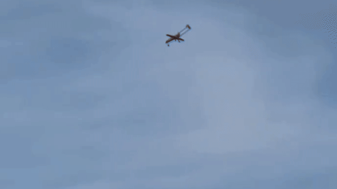 video momentul in care ucrainenii ataca sediul brigazii ruse responsabile de atacul cu rachete de la sumi mesajul scris pe drona kamikaze 67ffcfe5b7c21