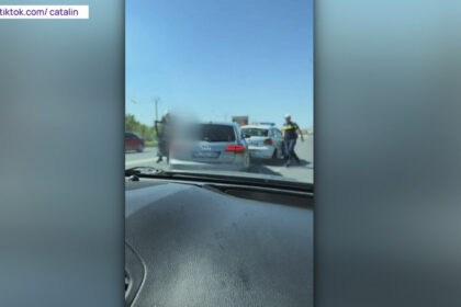 video momentul in care un sofer beat si fara permis loveste o masina de politie in bucuresti si este incatusat 6805624f18d01