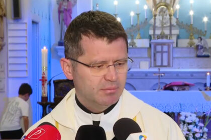 video ne rugam sa nu fie in biserica lupte precum cele politice mesaje din cadrul bisericii catolice din romania dupa moartea papei 6806429bbc723