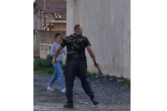 video ovidiu un barbat a amenintat cu toporul mai multe persoane dintr o locuinta din satul culmea 67f19b6dc7428