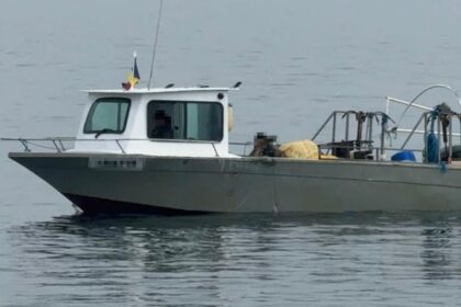 video pescador neinregistrat propulsat de un motor furat cu peste 760 kilograme de peste la bord si 3 600 metri de plasa depistate de politistii de frontiera 67f3ba48c67d5