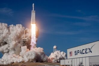 video premiera reusita in aplauze de spacex prima misiune spatiala cu echipaj uman care a survolat polii pamantului s a incheiat cu succes 67f0662cc8f6a
