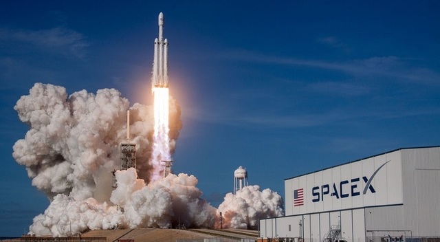 video premiera reusita in aplauze de spacex prima misiune spatiala cu echipaj uman care a survolat polii pamantului s a incheiat cu succes 67f0662cc8f6a