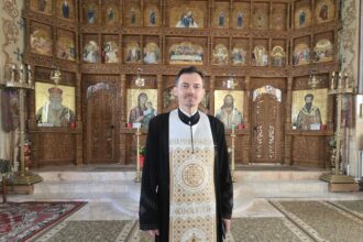 video preotul jean ion de la biserica sfantul ierarh vasile cel mare mesaj de paste pentru credinciosi bucurati va fratilor de aceasta zi a invierii iar pacea domnului sa fie cu voi toti 6804f1ae940f0