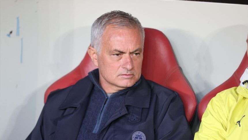 video reactia lui jose mourinho dupa golul splendid marcat de alex maxim contra lui fenerbahce 680d2e9d9b919