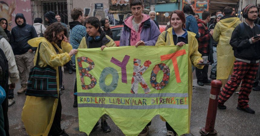 video turcia 11 persoane retinute pentru apeluri la boicot dupa arestarea primarului din istanbul 67ee7bd106e47