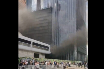 video un incendiu a avut loc in parcarea unui mall din moscova au intervenit serviciile de urgenta 68090d6edee32