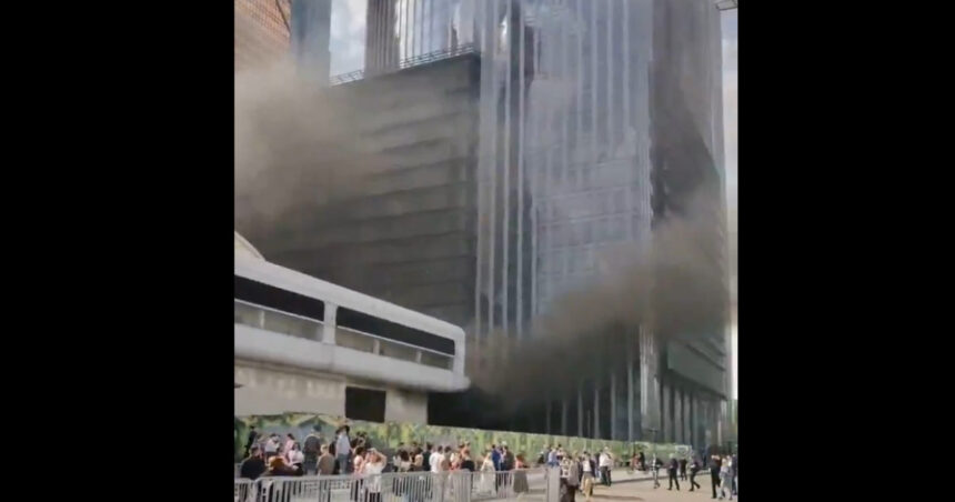 video un incendiu a avut loc in parcarea unui mall din moscova au intervenit serviciile de urgenta 68090d6edee32