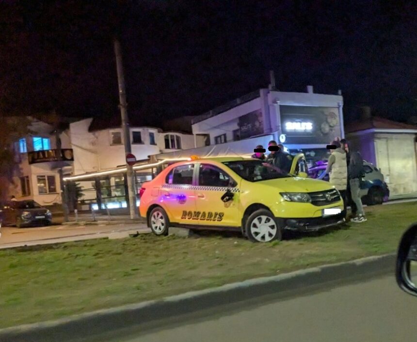 video un taxi a plonjat pe scuarul din fata ipj constanta de pe bulevardul mamaia 67ed97730e418