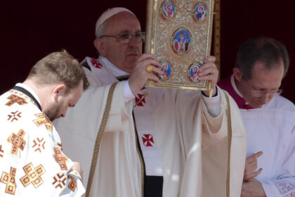 video va rog pe voi sa i cereti domnului sa ma binecuvanteze mesajul umil cu care papa francisc si a inceput pontificatul acum 12 ani 68061d807bd19