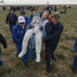 videofoto cel mai varstnic astronaut american in activitate a revenit pe terra dupa o misiune la bordul iss in ziua cand a implinit 70 de ani 6804d2545dd89