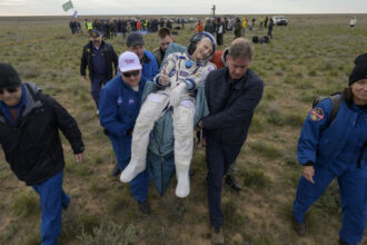 videofoto cel mai varstnic astronaut american in activitate a revenit pe terra dupa o misiune la bordul iss in ziua cand a implinit 70 de ani 6804d2545dd89