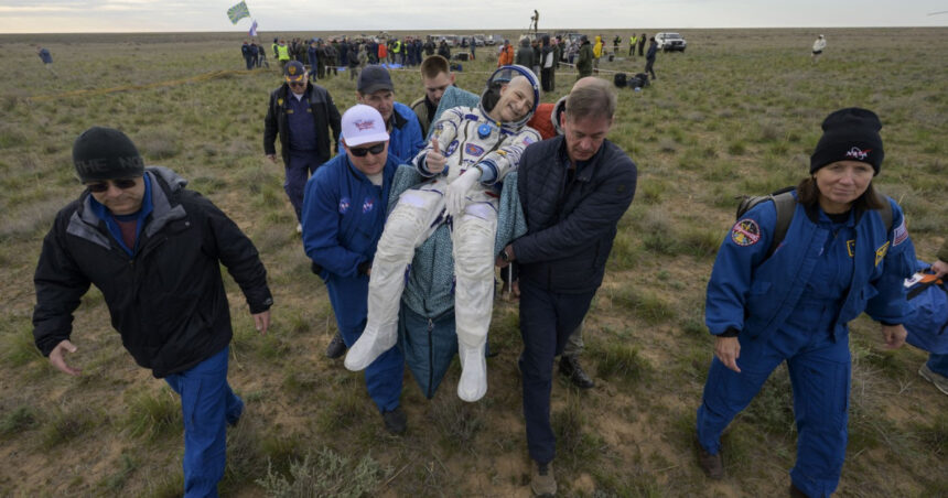 videofoto cel mai varstnic astronaut american in activitate a revenit pe terra dupa o misiune la bordul iss in ziua cand a implinit 70 de ani 6804d2545dd89