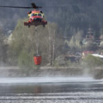 videofoto incendiul de vegetatie din arges focul e extins pe 24 de hectare de padure iar elicopterul si a reluat interventia 68037cfce56c9