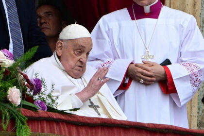 videofoto papa francisc a aparut in piata sfantul petru si a transmis o urare de paste de dimineata s a vazut cu vicepresedintele sua jd vance 6804eec8bcb54