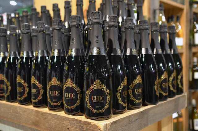 vinul zilei o cava care place imediat cu arome florale si de fruct dulceag cu bule fine persistente raspunsul spaniol la un prosecco bun cu un plus de rafinament si prospetime 680f1d688af81