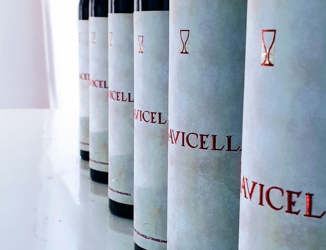 vinul zilei un cupaj cu note de fructe rosii condimente textura catifelata si o aciditate proaspata savuros alaturi de carne de miel pui vita sau branzeturi 680b27c6c5981