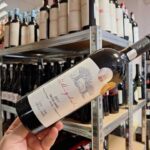 vinul zilei un cupaj rosu nonconformist obtinut din feteasca neagra shiraz si cabernet franc arome intense de fructe rosii prune afumate si caise carora li se adauga pe palat note de visine si c 680340d957463