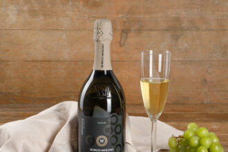vinul zilei un prosecco ca o insiruire ampla de fructe coapte de vara urmate de note revigorante de citrice companionul perfect al unei mese fara pretentii dar plina de savoare 67fca7c5a031b