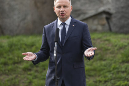 vrem armele nucleare franceze presedintele poloniei spune ca se ofera sa gazduiasca atat focoase din sua cat si din franta 68026fdb5a38f