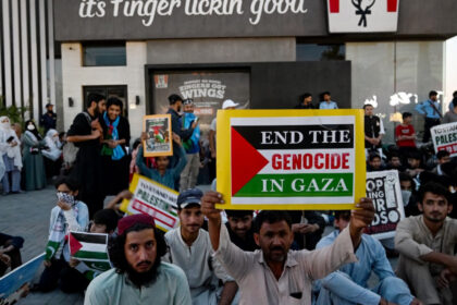 zeci de persoane au fost arestate in pakistan in urma atacurilor unor restaurante kfc protestele au legatura cu situatia din gaza 6803f948cf294