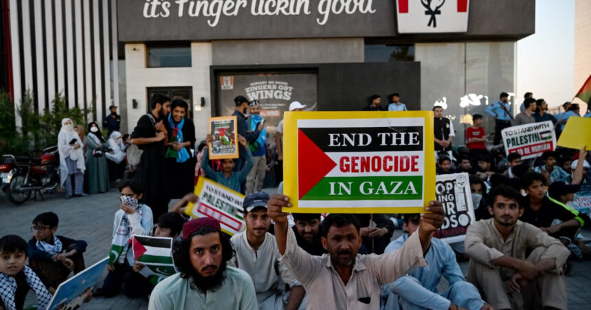 zeci de persoane au fost arestate in pakistan in urma atacurilor unor restaurante kfc protestele au legatura cu situatia din gaza 6803f948cf294