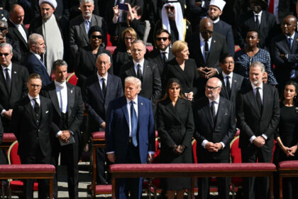 zelenski si trump s au intalnit la funeraliile papei francisc ce au stabilit cei doi lideri 680cb10ed482b
