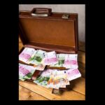 13 000 de euro aruncati dintr o masina dupa o cearta in familie ce s a intamplat cu banii 6828d23067ef3