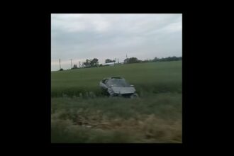 accident la harsova o masina a ajuns in camp 681c4d0ada1fc