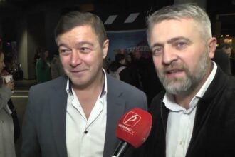 actorul alin panc pregateste filmul vasile si nava spatiala care va fi lansat peste cateva luni cine face parte din distributie nu avem influenceri 682dea9d90111