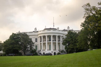administratia trump are de gand sa trimita acasa 200 000 de ucraineni plus alti imigranti 682c9c97673c6