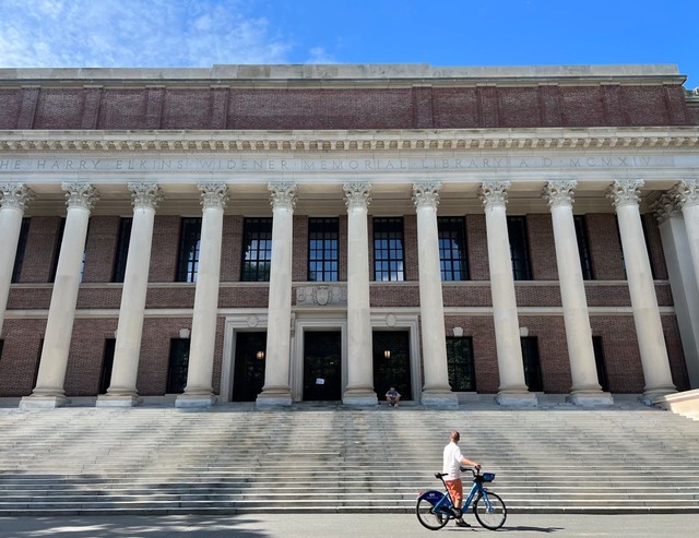 administratia trump ingheata viitoarele subventii pentru harvard 6819cde5907d7