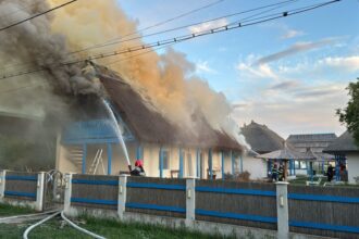 alerta in delta dunarii un incendiu a izbucnit la o pensiune din crisan 682ccad4033b5