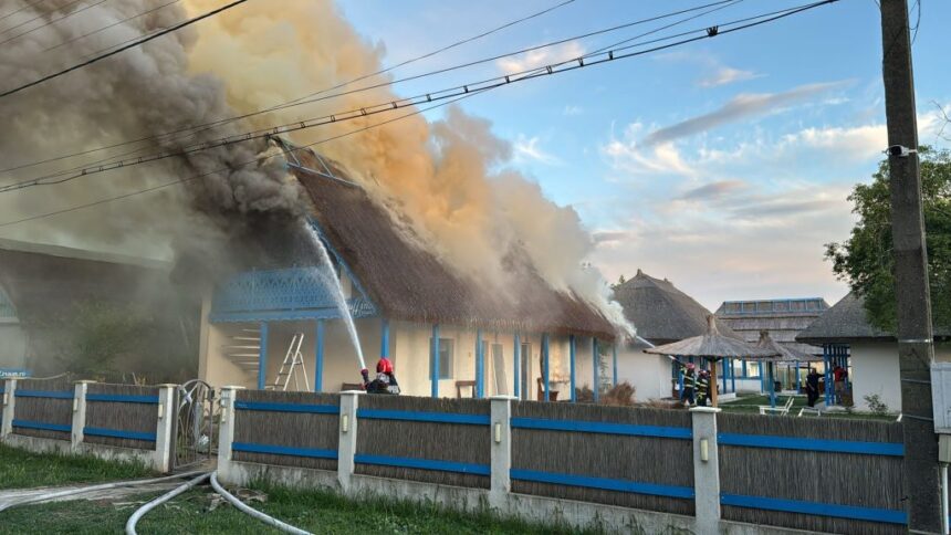 alerta in delta dunarii un incendiu a izbucnit la o pensiune din crisan 682ccad4033b5
